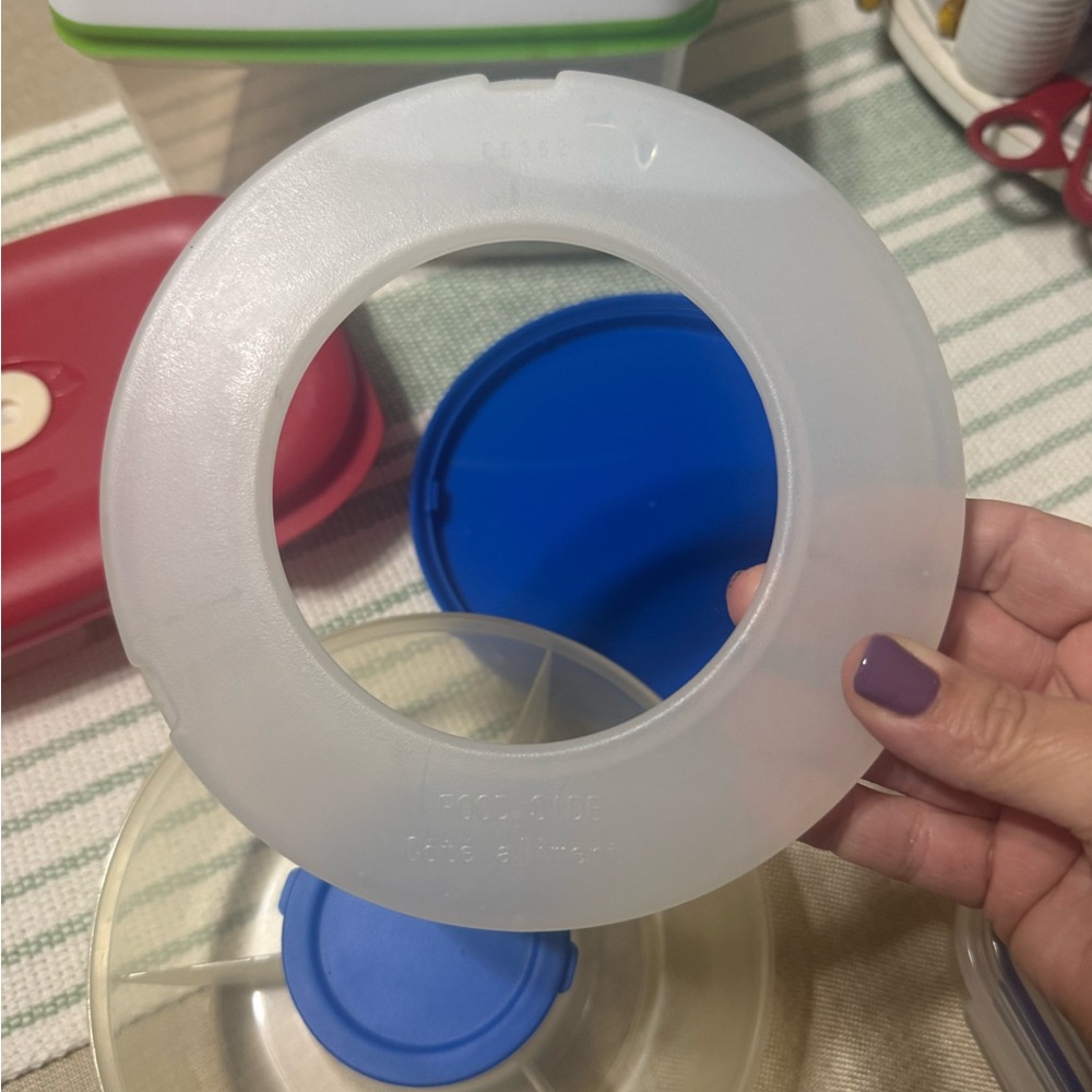 Assorted Food Storage Containers - Picture 6 of 13